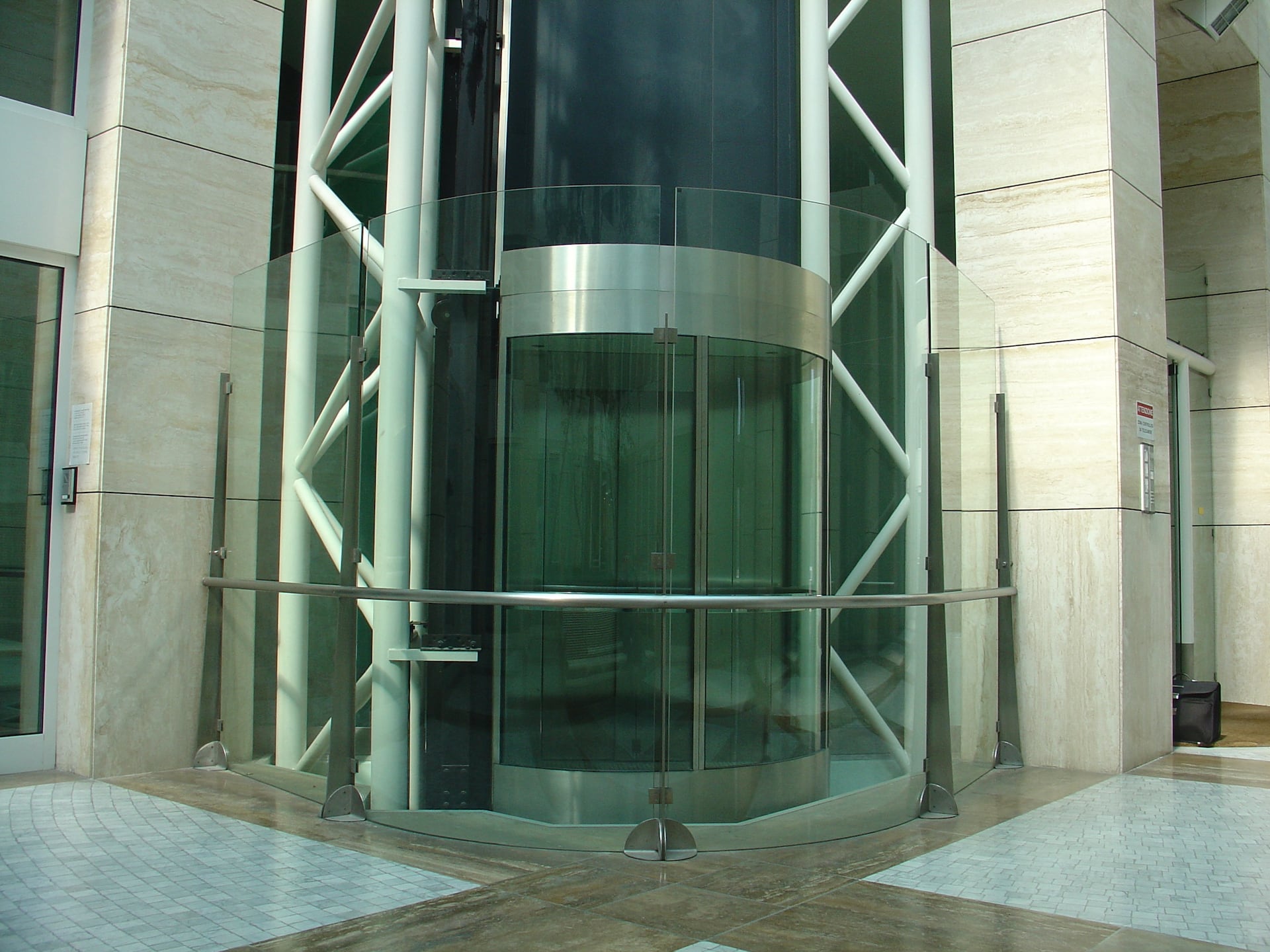 ascensore panoramico con vetrata