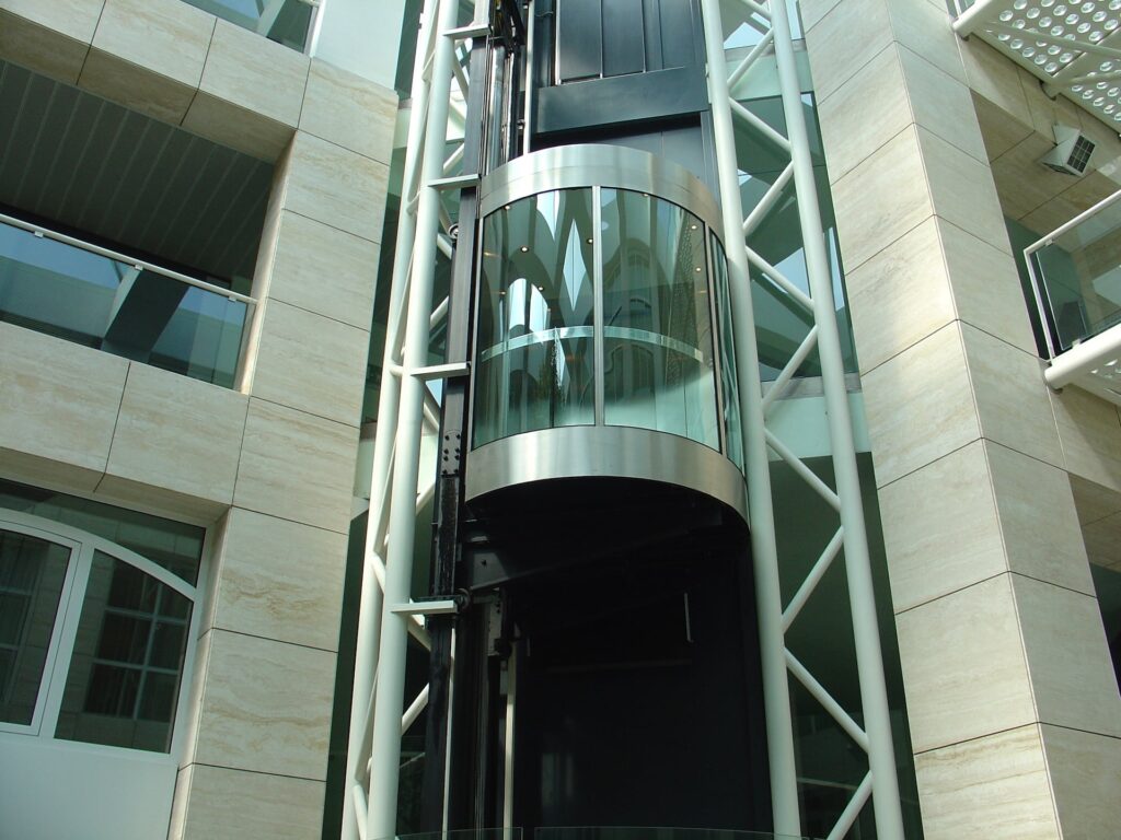 ascensore panoramico con vetrata